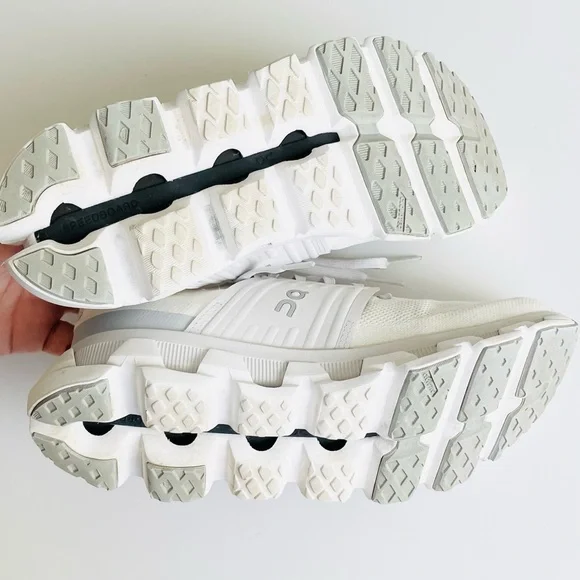 On Running SIZE 8.5 Cloudswift 3 white sneakers - Picture 7 of 10